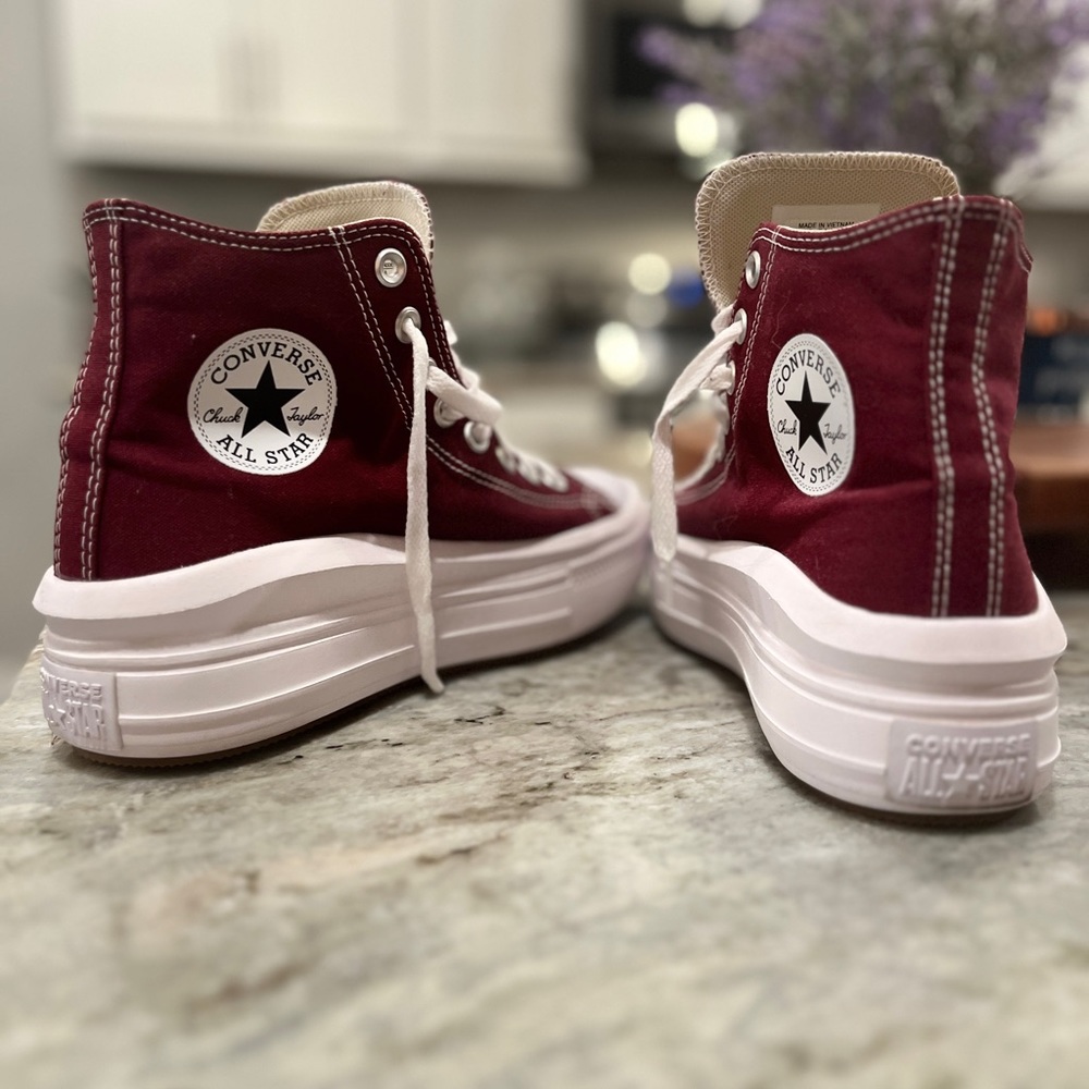 🔆🩶Like New Burgundy/ Wine colored Converse High Tops🩶🔆Worn maybe 2 times